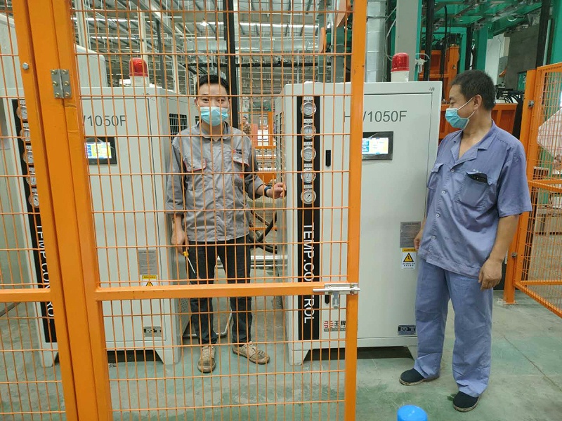冰箱行业聚氨酯发泡为什们选用恒温机冷热一体机 ？
